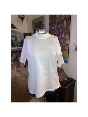 Women's Levelwear White Mock Neck short Sleeve Tee Size L